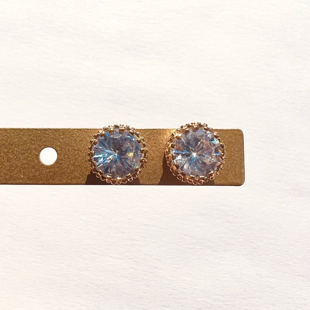 ✨Grand Stud Earrings✨